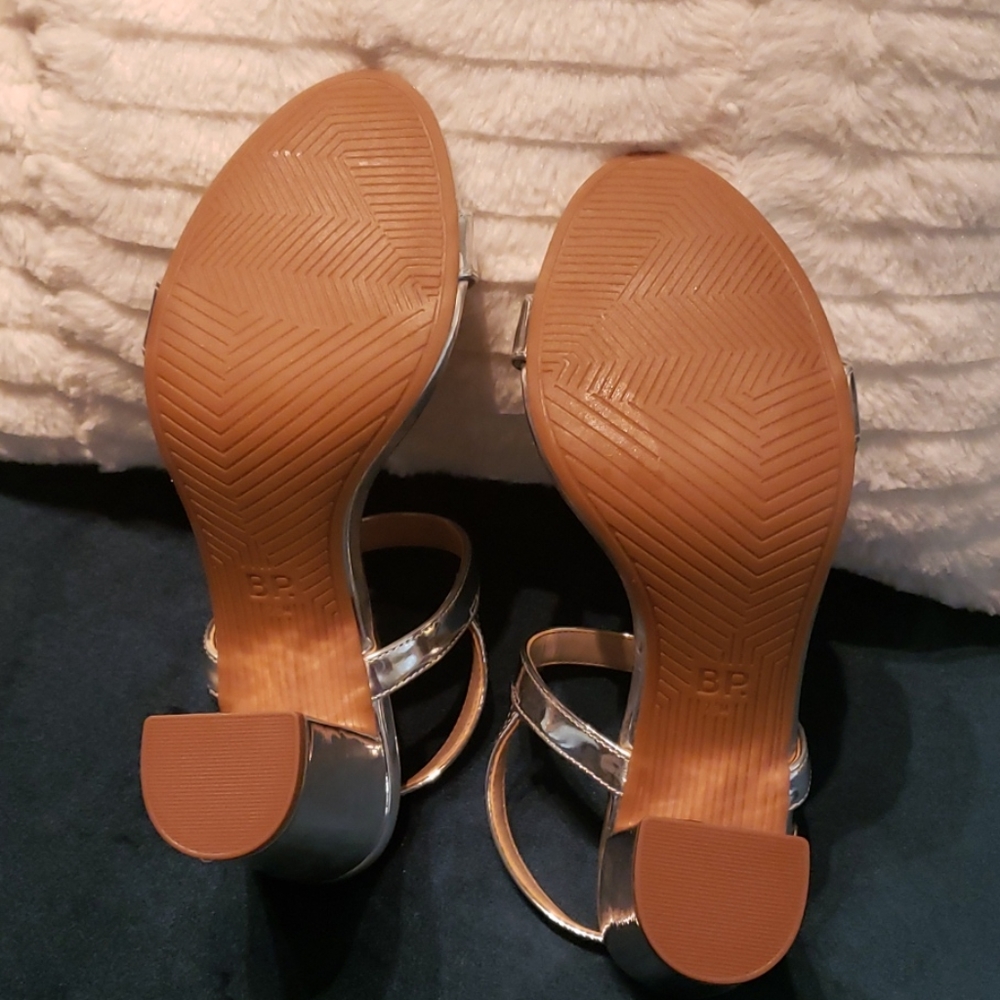 Silver Shoes - Picture 3 of 3